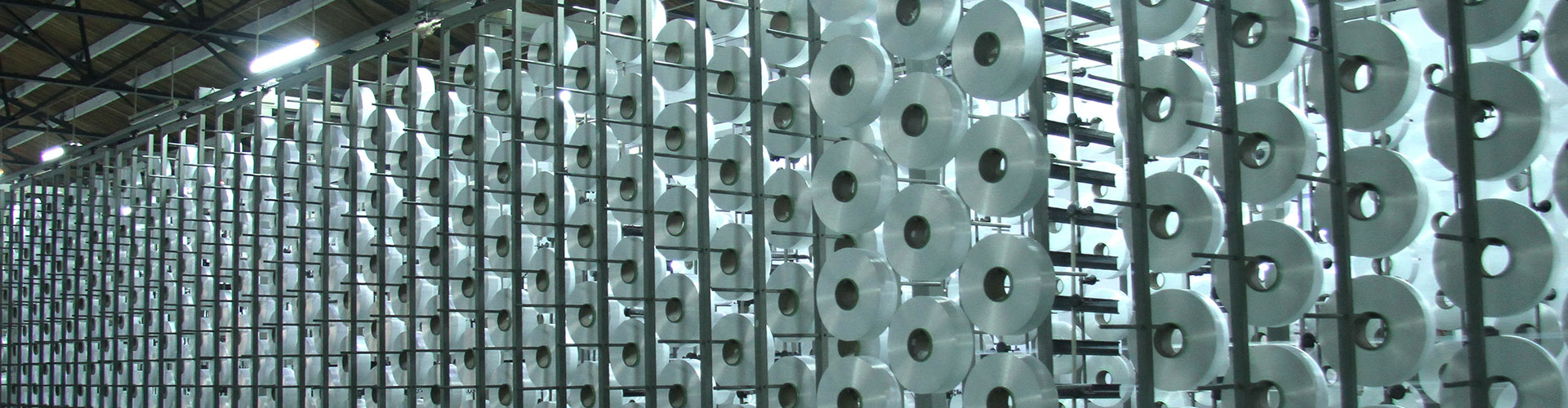 主要生產(chǎn)珊瑚絨、法蘭絨、舒棉絨、搖粒絨、PV絨等絨類產(chǎn)品面料