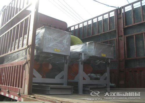 520型直線(xiàn)振動(dòng)篩